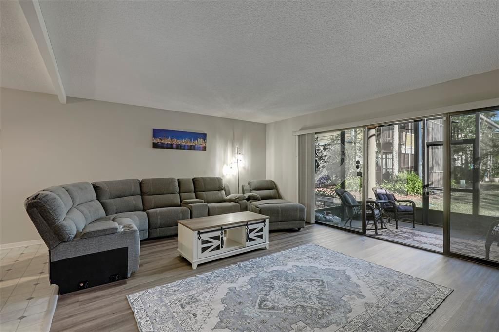 For Sale: $199,900 (3 beds, 3 baths, 1737 Square Feet)