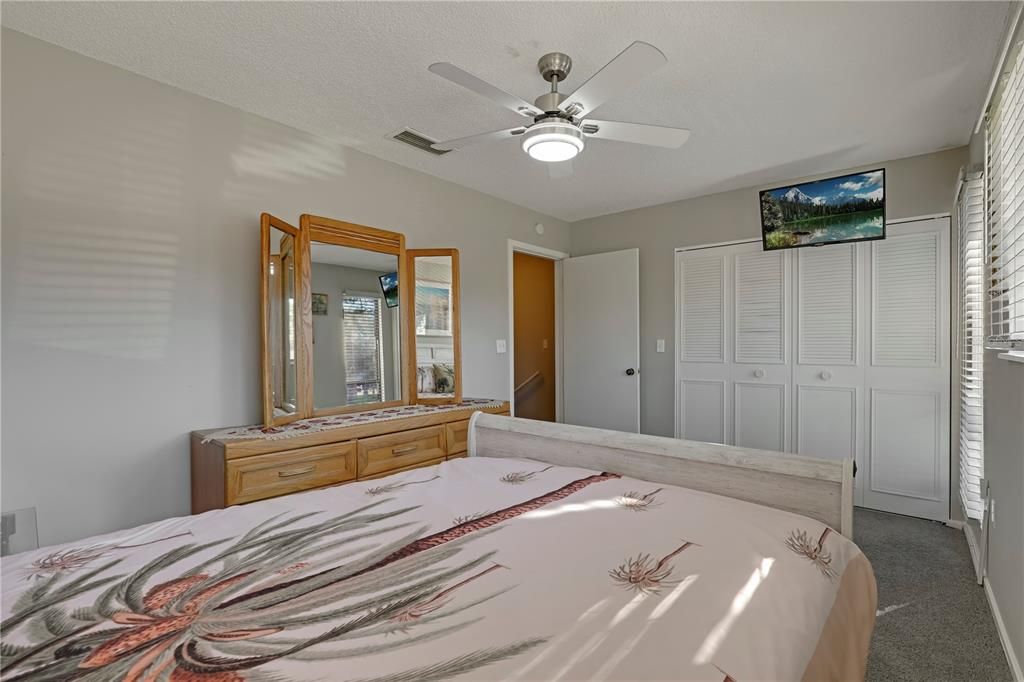 For Sale: $199,900 (3 beds, 3 baths, 1737 Square Feet)