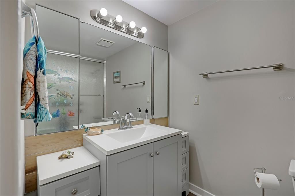 For Sale: $199,900 (3 beds, 3 baths, 1737 Square Feet)