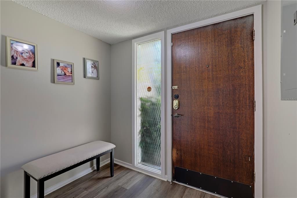 For Sale: $199,900 (3 beds, 3 baths, 1737 Square Feet)