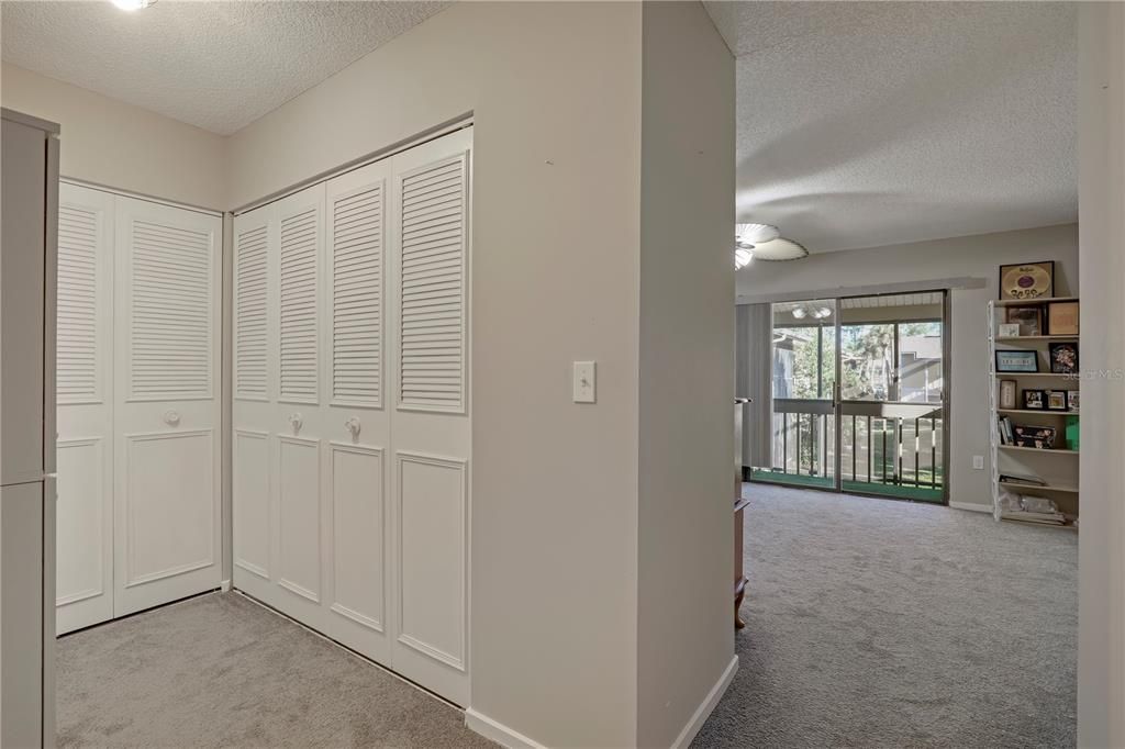 For Sale: $199,900 (3 beds, 3 baths, 1737 Square Feet)