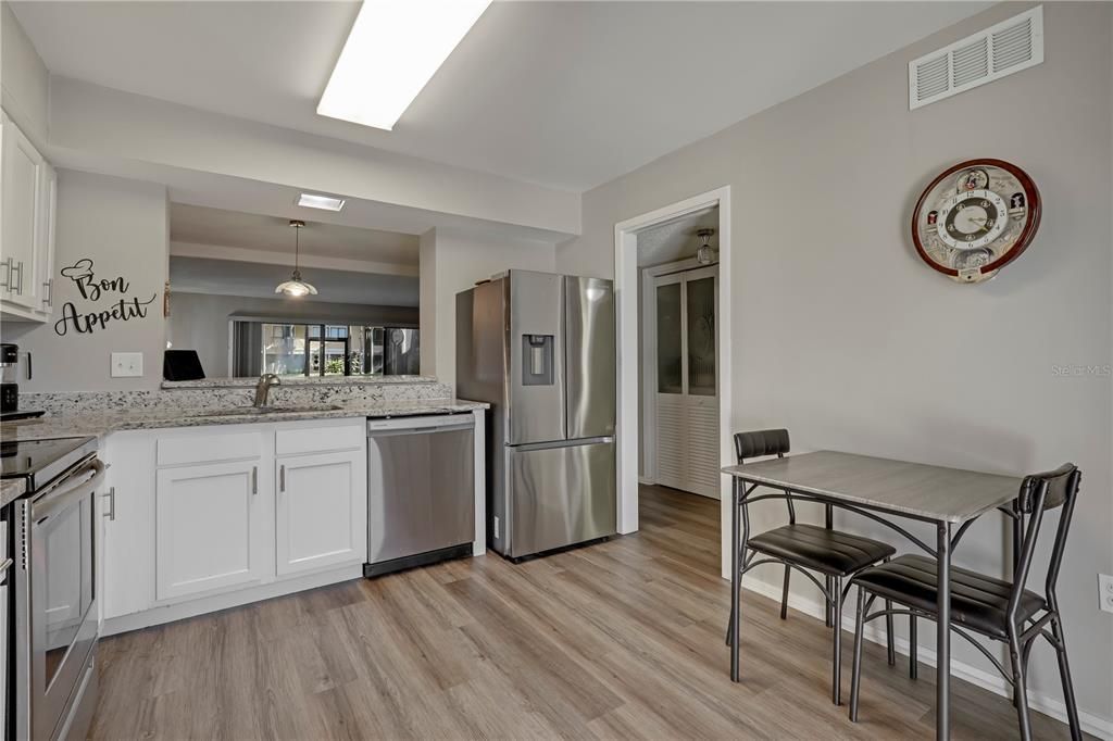 For Sale: $199,900 (3 beds, 3 baths, 1737 Square Feet)