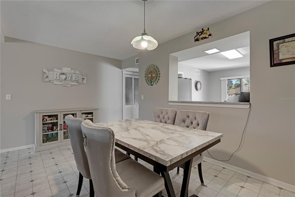 For Sale: $199,900 (3 beds, 3 baths, 1737 Square Feet)