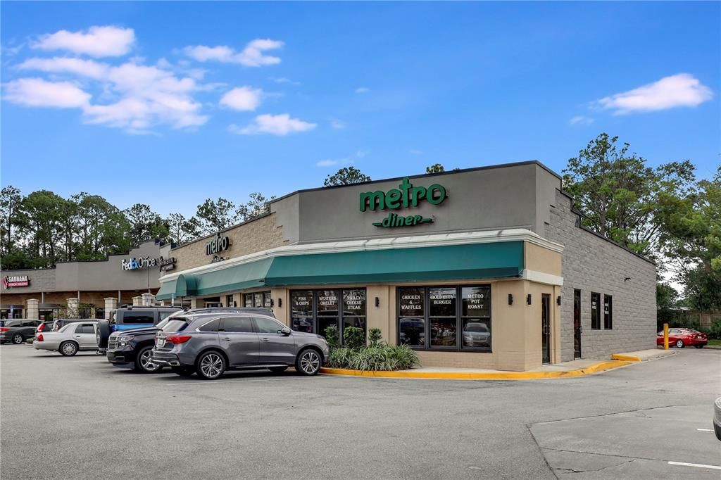 For Sale: $199,900 (3 beds, 3 baths, 1737 Square Feet)