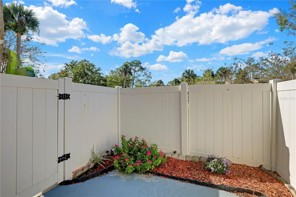 For Sale: $199,900 (3 beds, 3 baths, 1737 Square Feet)