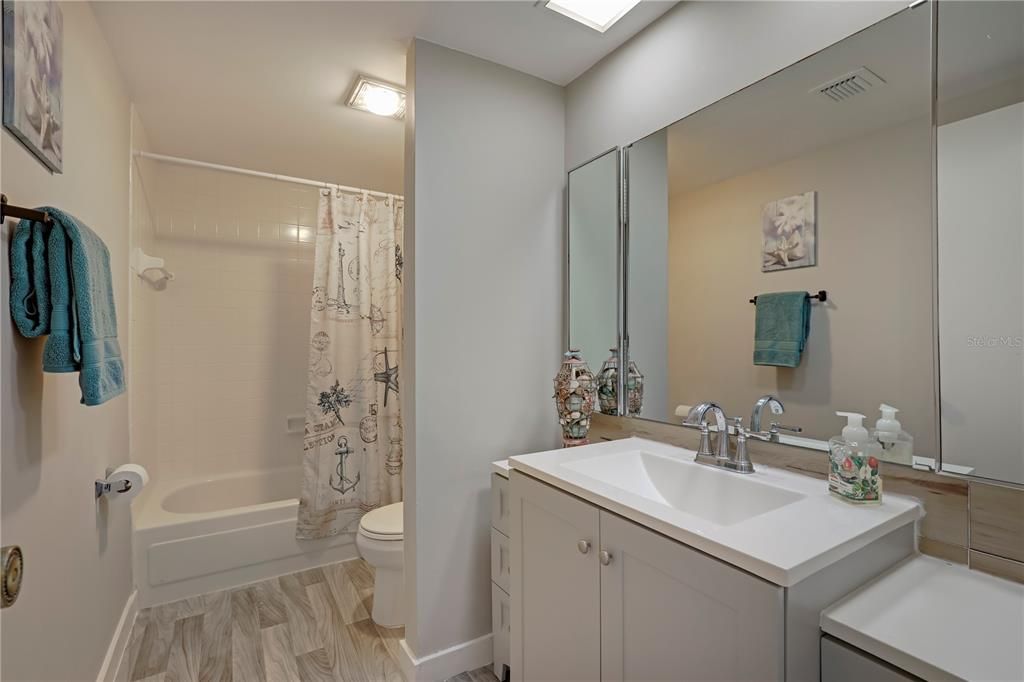 For Sale: $199,900 (3 beds, 3 baths, 1737 Square Feet)