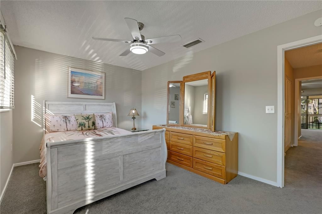 For Sale: $199,900 (3 beds, 3 baths, 1737 Square Feet)