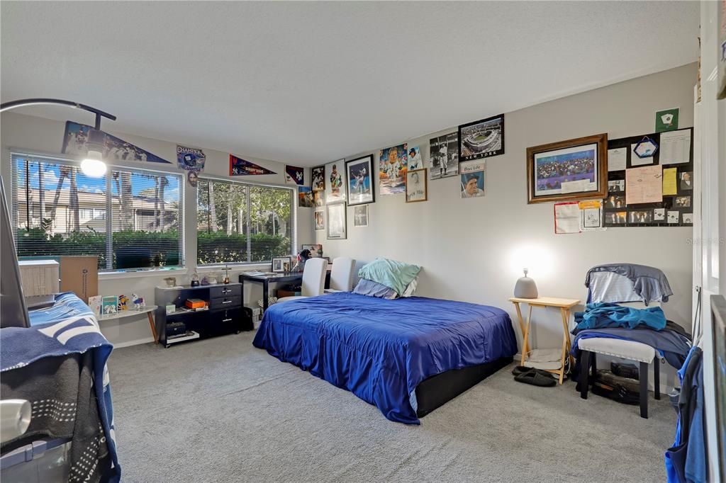 For Sale: $199,900 (3 beds, 3 baths, 1737 Square Feet)