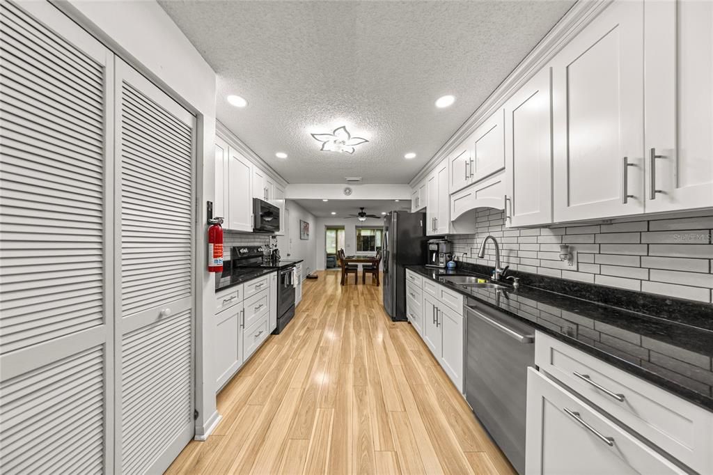 For Sale: $189,900 (2 beds, 2 baths, 1369 Square Feet)