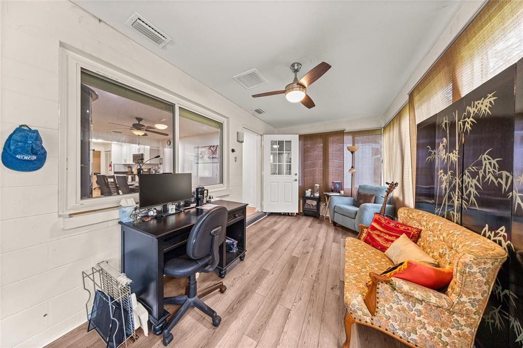 For Sale: $189,900 (2 beds, 2 baths, 1369 Square Feet)