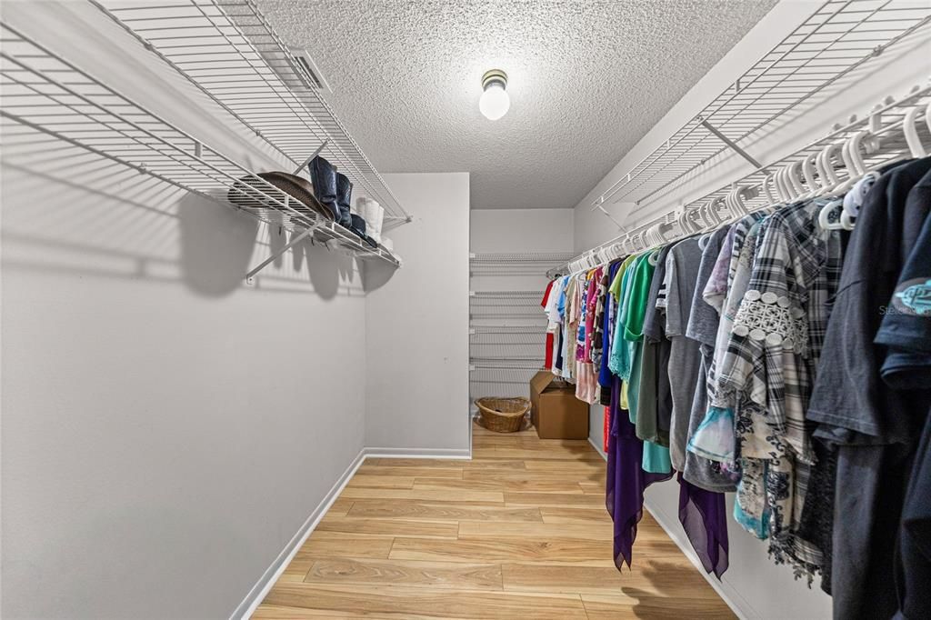 For Sale: $189,900 (2 beds, 2 baths, 1369 Square Feet)