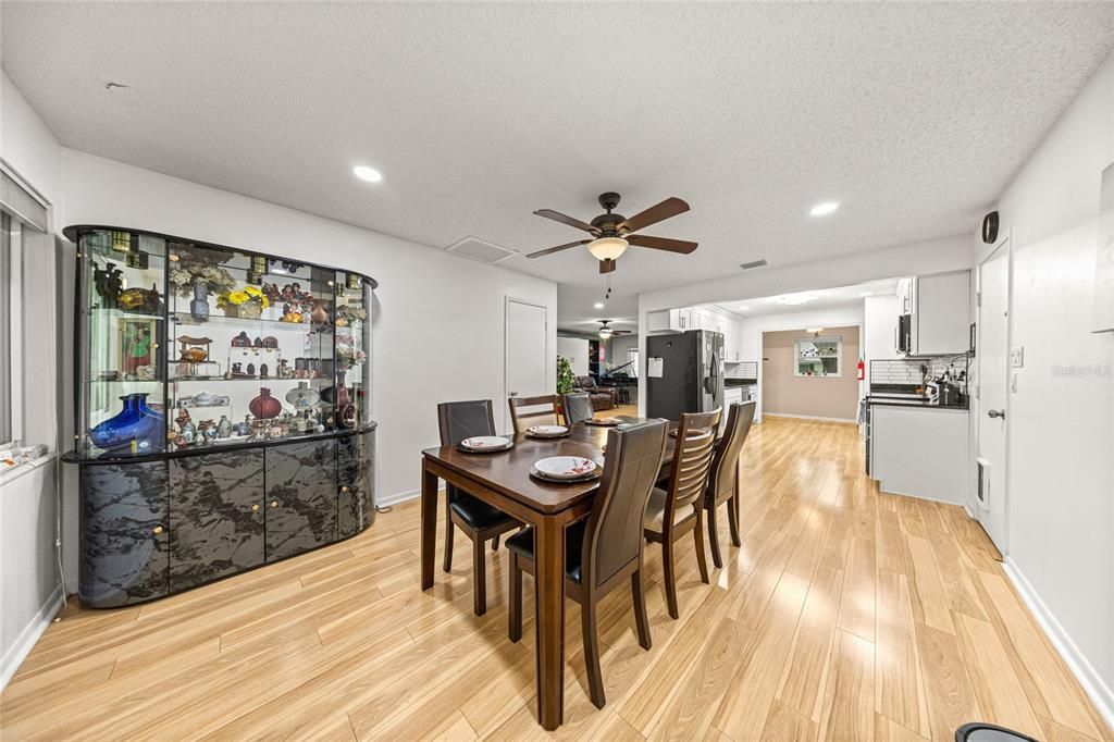 For Sale: $189,900 (2 beds, 2 baths, 1369 Square Feet)