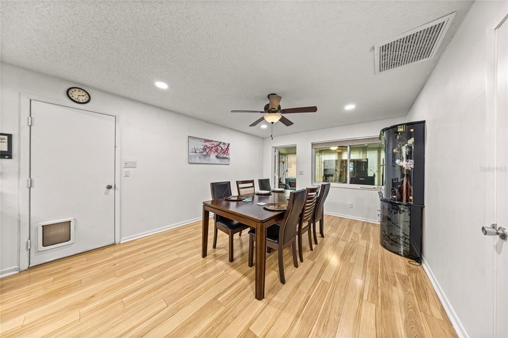 For Sale: $189,900 (2 beds, 2 baths, 1369 Square Feet)