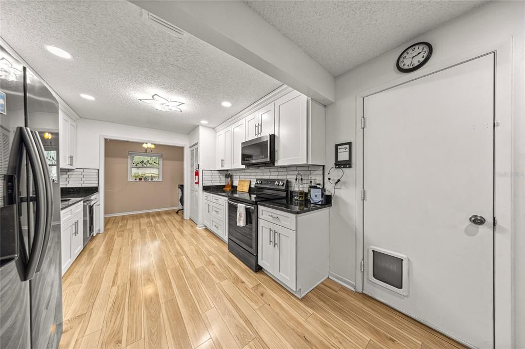 For Sale: $189,900 (2 beds, 2 baths, 1369 Square Feet)