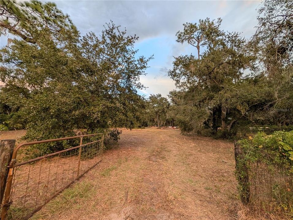 Недавно продано: $120,000 (0.92 acres)