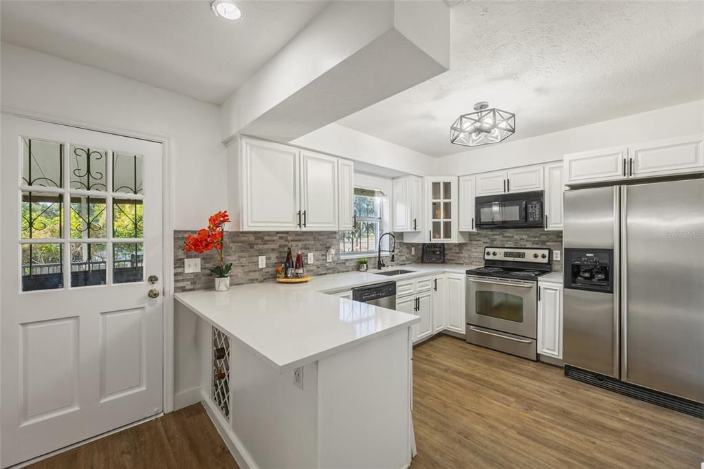 For Sale: $379,000 (3 beds, 1 baths, 1392 Square Feet)