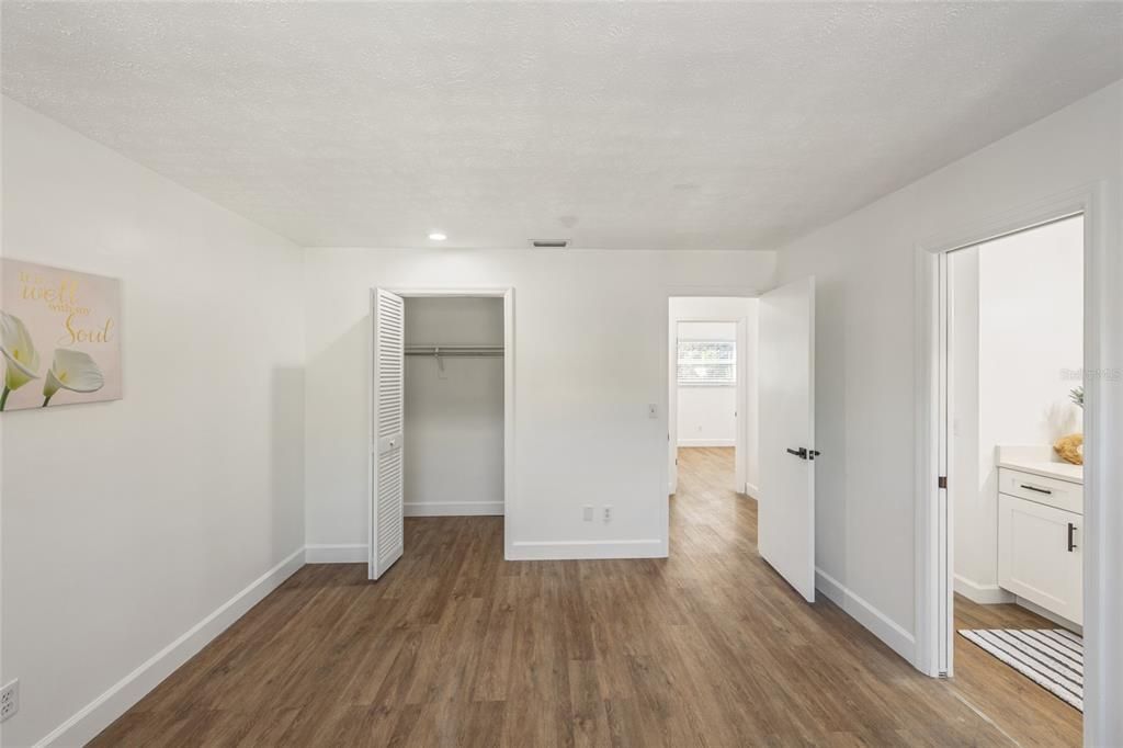 For Sale: $379,000 (3 beds, 1 baths, 1392 Square Feet)