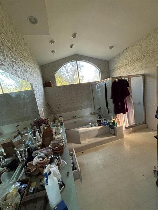 Active With Contract: $299,000 (3 beds, 2 baths, 2908 Square Feet)