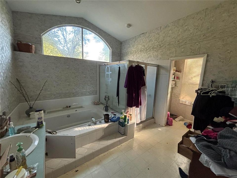 Active With Contract: $299,000 (3 beds, 2 baths, 2908 Square Feet)