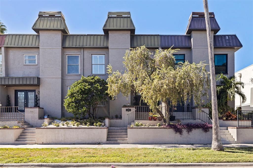 For Sale: $875,000 (2 beds, 2 baths, 2156 Square Feet)