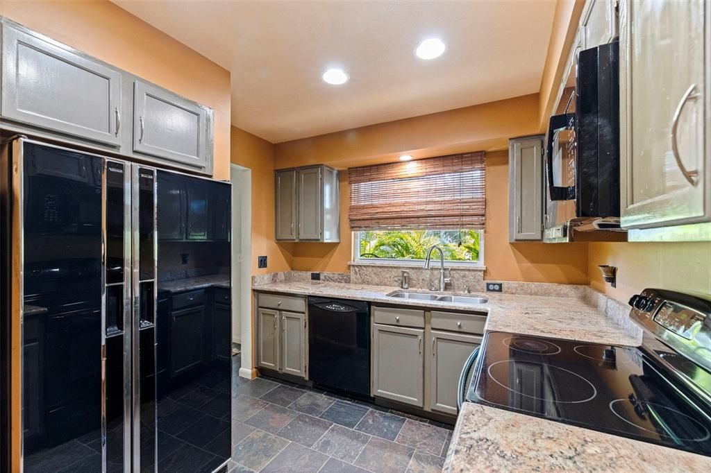 For Sale: $875,000 (2 beds, 2 baths, 2156 Square Feet)