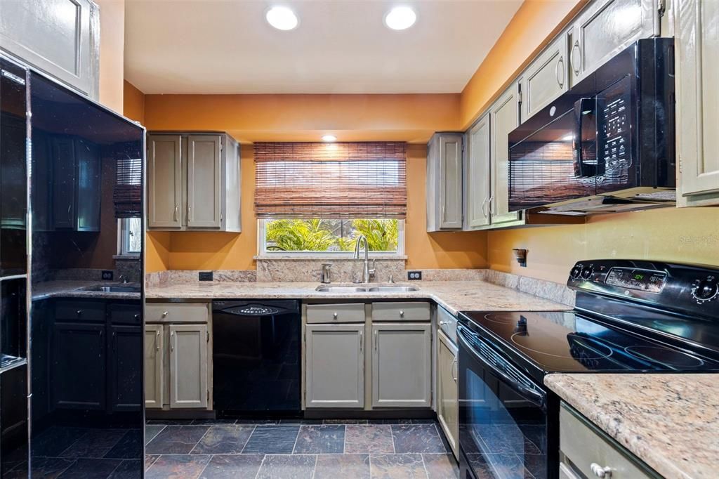 For Sale: $875,000 (2 beds, 2 baths, 2156 Square Feet)