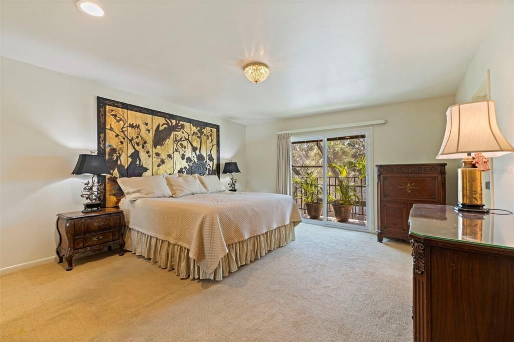 For Sale: $875,000 (2 beds, 2 baths, 2156 Square Feet)