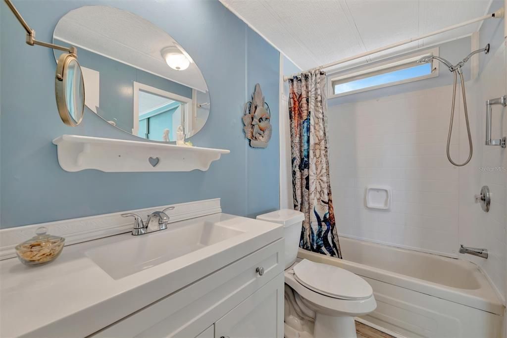 For Sale: $149,900 (2 beds, 2 baths, 840 Square Feet)