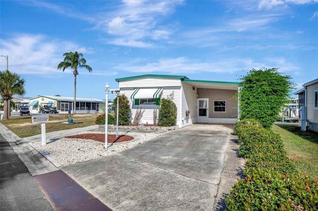 For Sale: $149,900 (2 beds, 2 baths, 840 Square Feet)