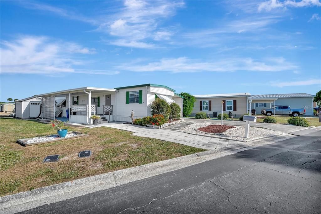 For Sale: $149,900 (2 beds, 2 baths, 840 Square Feet)