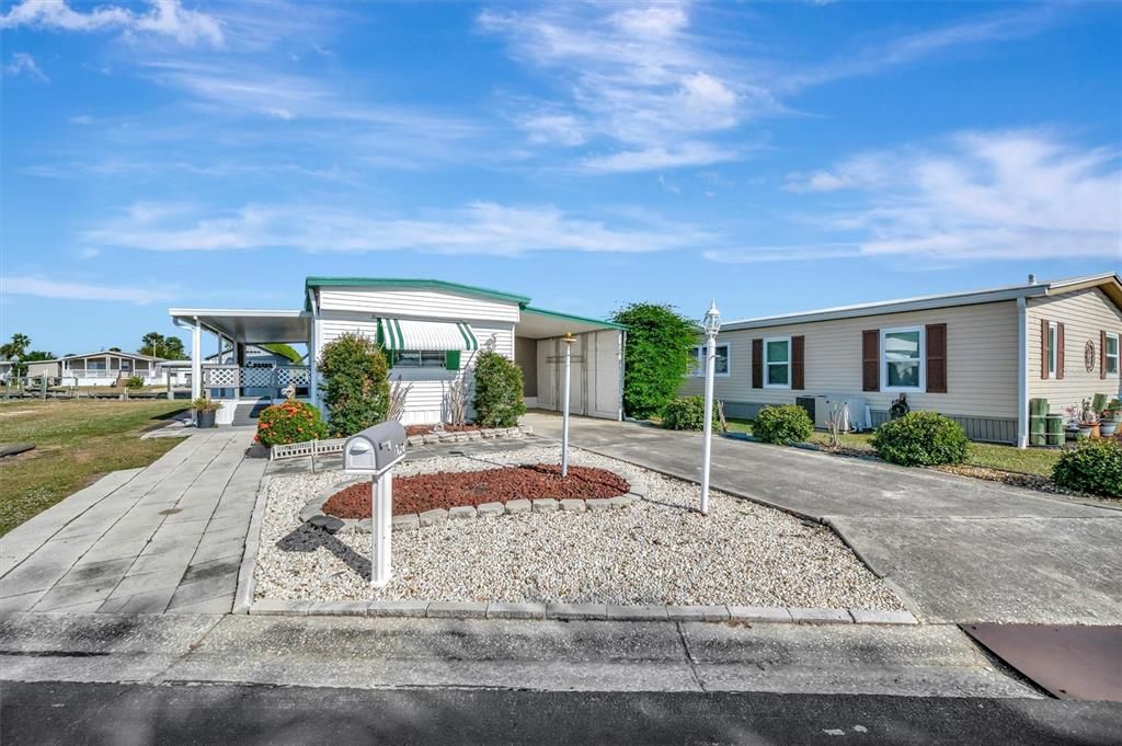 For Sale: $149,900 (2 beds, 2 baths, 840 Square Feet)