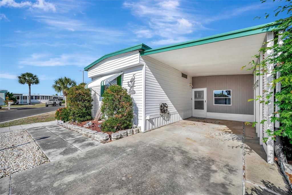 For Sale: $149,900 (2 beds, 2 baths, 840 Square Feet)