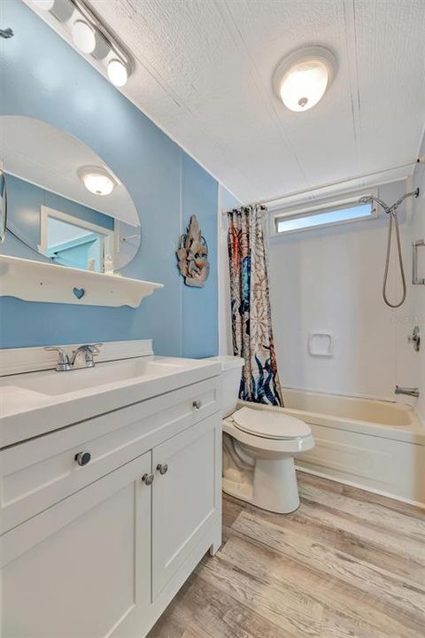 For Sale: $149,900 (2 beds, 2 baths, 840 Square Feet)