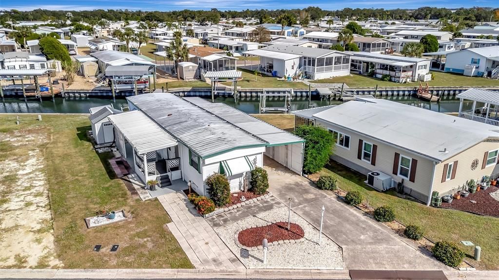 For Sale: $149,900 (2 beds, 2 baths, 840 Square Feet)