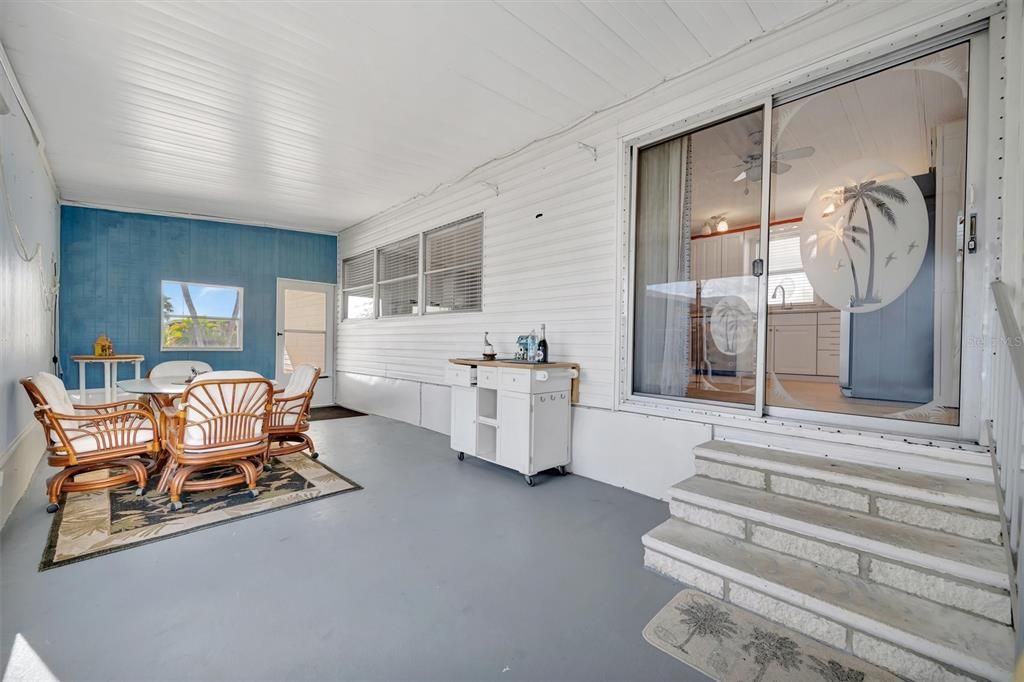 For Sale: $149,900 (2 beds, 2 baths, 840 Square Feet)