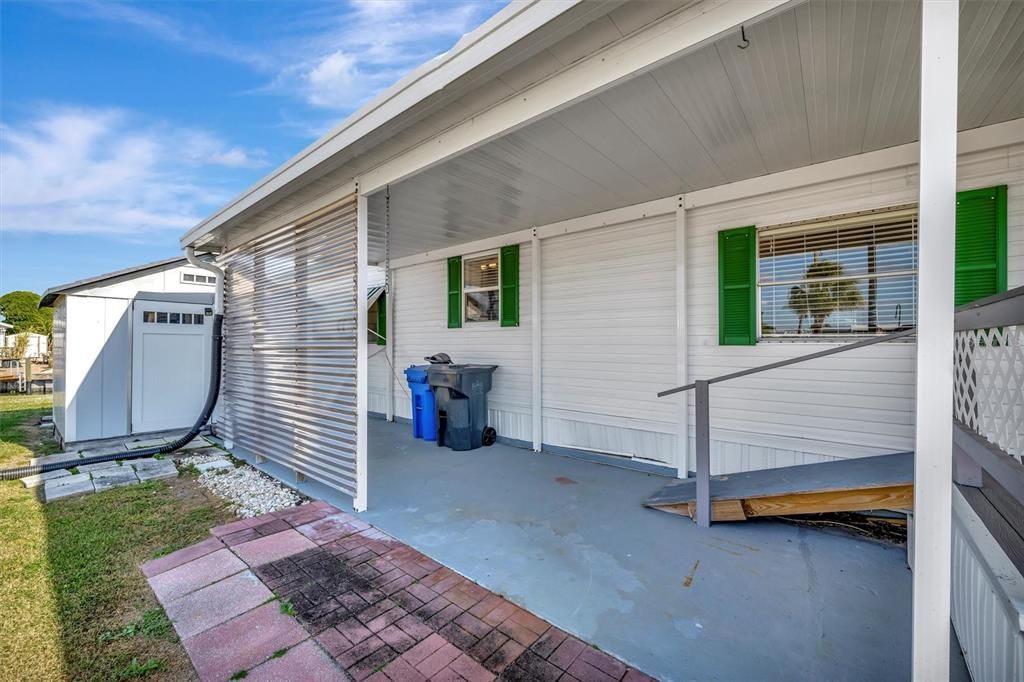 For Sale: $149,900 (2 beds, 2 baths, 840 Square Feet)