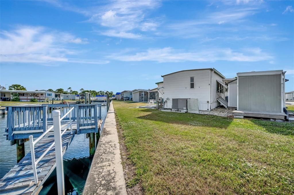 For Sale: $149,900 (2 beds, 2 baths, 840 Square Feet)