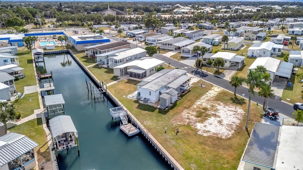 For Sale: $149,900 (2 beds, 2 baths, 840 Square Feet)