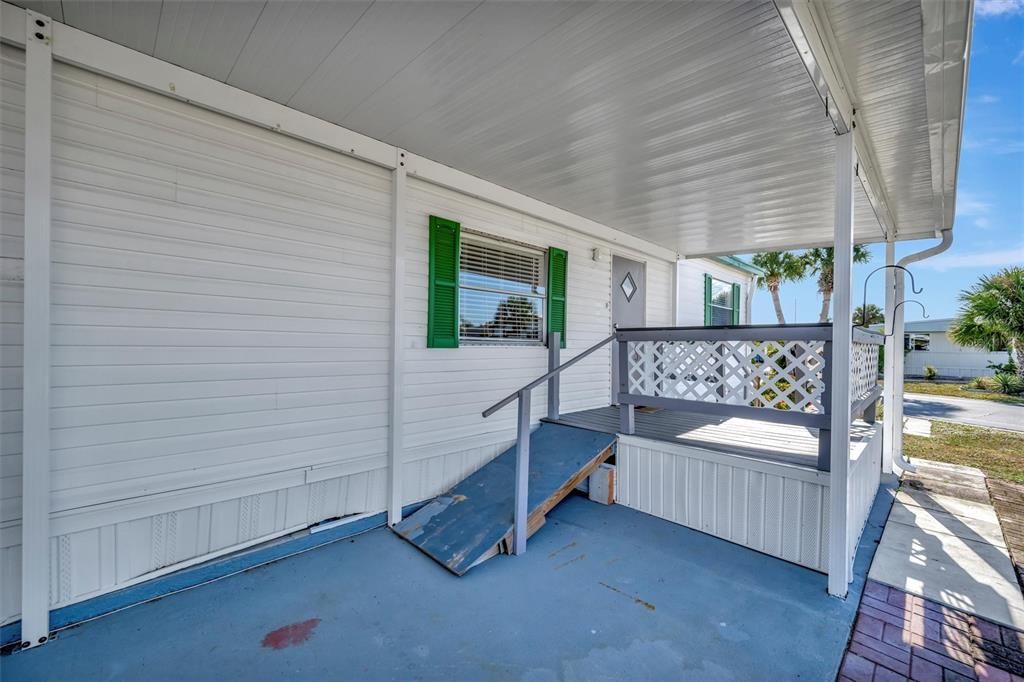 For Sale: $149,900 (2 beds, 2 baths, 840 Square Feet)