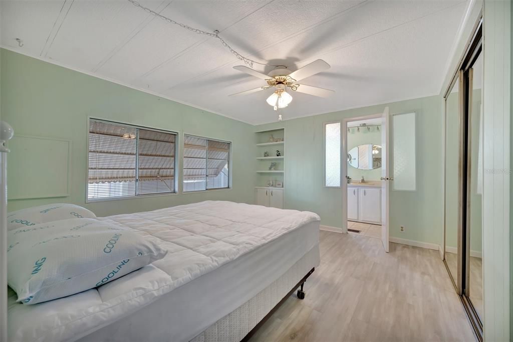 For Sale: $149,900 (2 beds, 2 baths, 840 Square Feet)