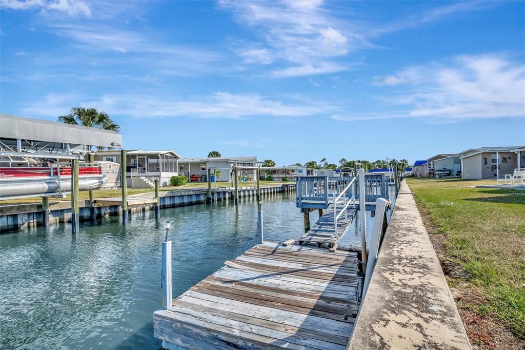 For Sale: $149,900 (2 beds, 2 baths, 840 Square Feet)