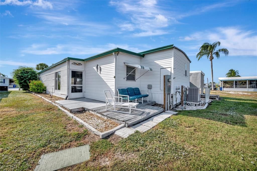 For Sale: $149,900 (2 beds, 2 baths, 840 Square Feet)