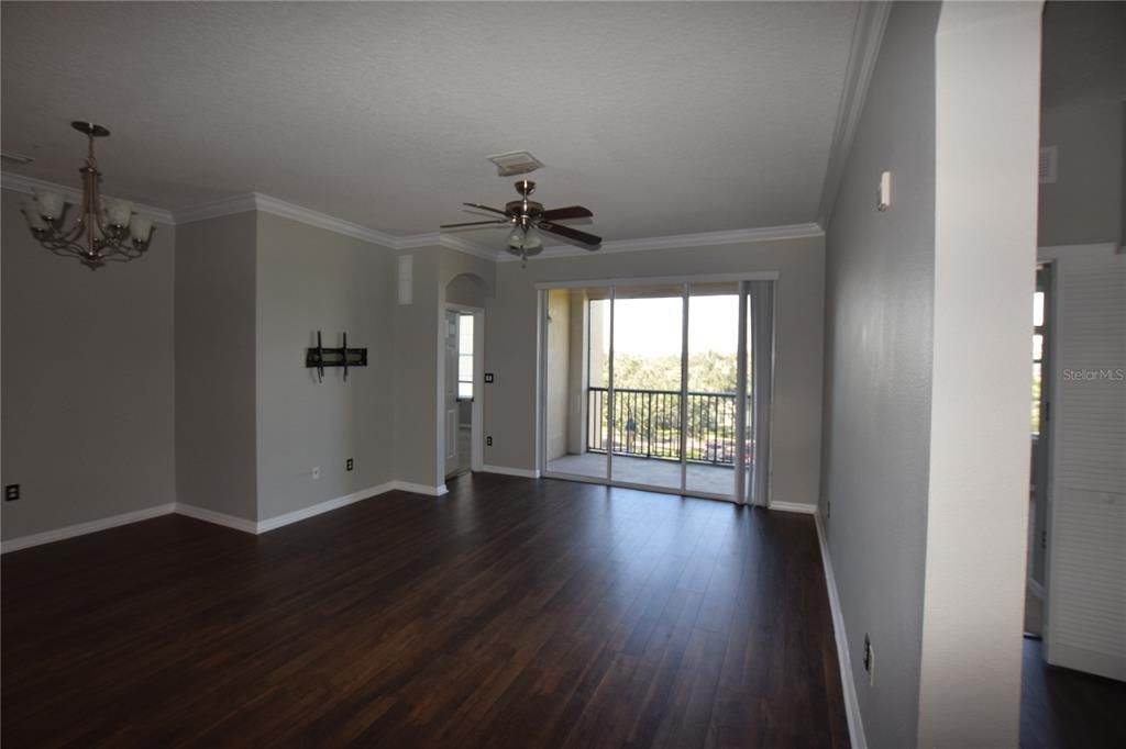 For Rent: $2,100 (3 beds, 2 baths, 1332 Square Feet)