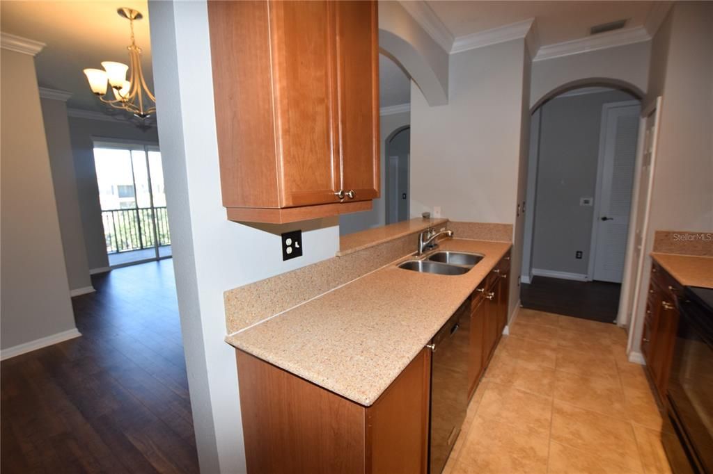 For Rent: $2,100 (3 beds, 2 baths, 1332 Square Feet)