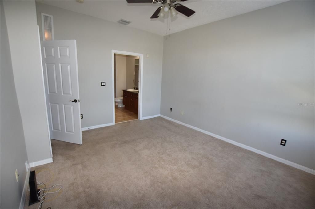 For Rent: $2,100 (3 beds, 2 baths, 1332 Square Feet)