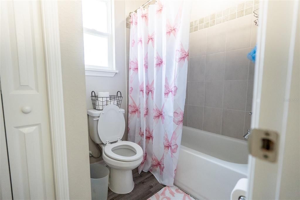 合同活跃: $388,000 (4 贝兹, 3 浴室, 2888 平方英尺)