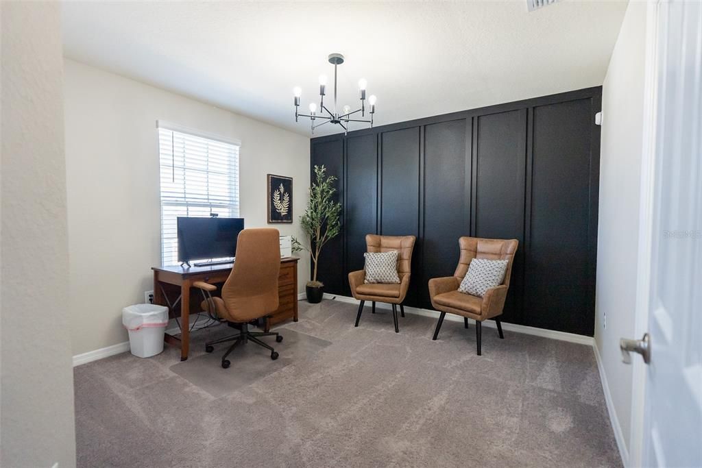 合同活跃: $388,000 (4 贝兹, 3 浴室, 2888 平方英尺)