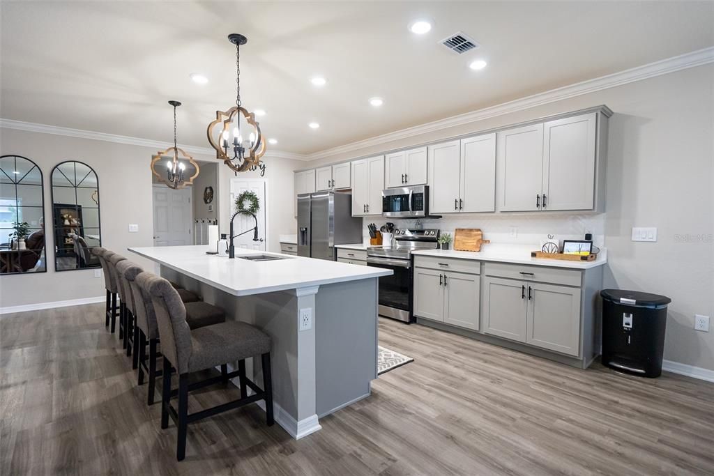 合同活跃: $388,000 (4 贝兹, 3 浴室, 2888 平方英尺)