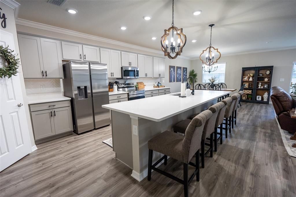 合同活跃: $388,000 (4 贝兹, 3 浴室, 2888 平方英尺)