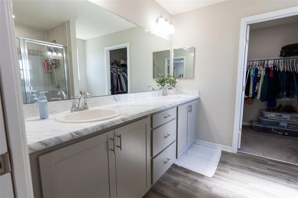 合同活跃: $388,000 (4 贝兹, 3 浴室, 2888 平方英尺)